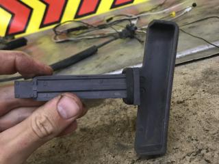 ручка открывания капота Dodge Caravan 3 поколение (1995 - 2000)