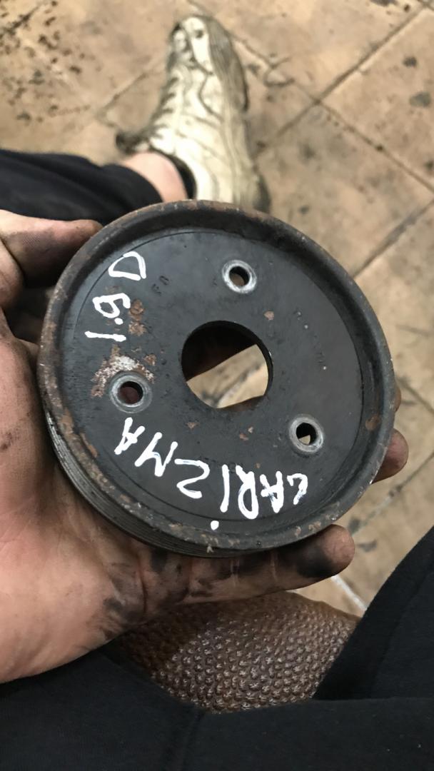 шкив насоса гидроусилителя Mitsubishi Carisma 1 поколение (1995 - 1999), 1.9 л., дизель - фото №1