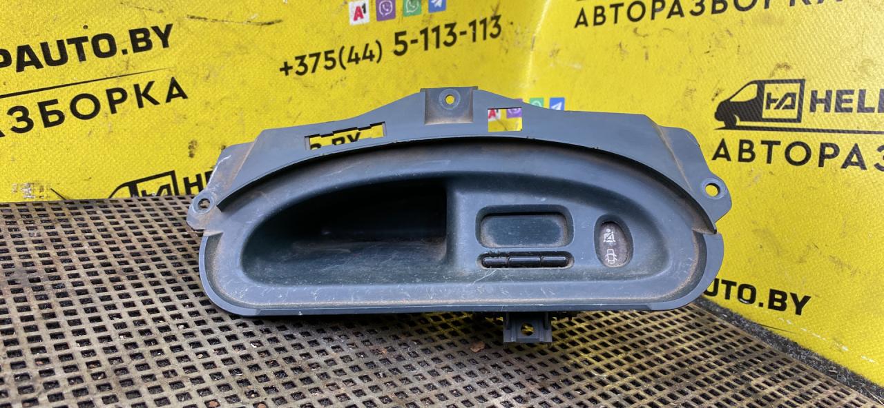 часы Renault Scenic 1 поколение 1998, 2.0 л., i, бензин, АКПП, минивэн, передний привод, F3R, J, 728, G, 791 - фото №1