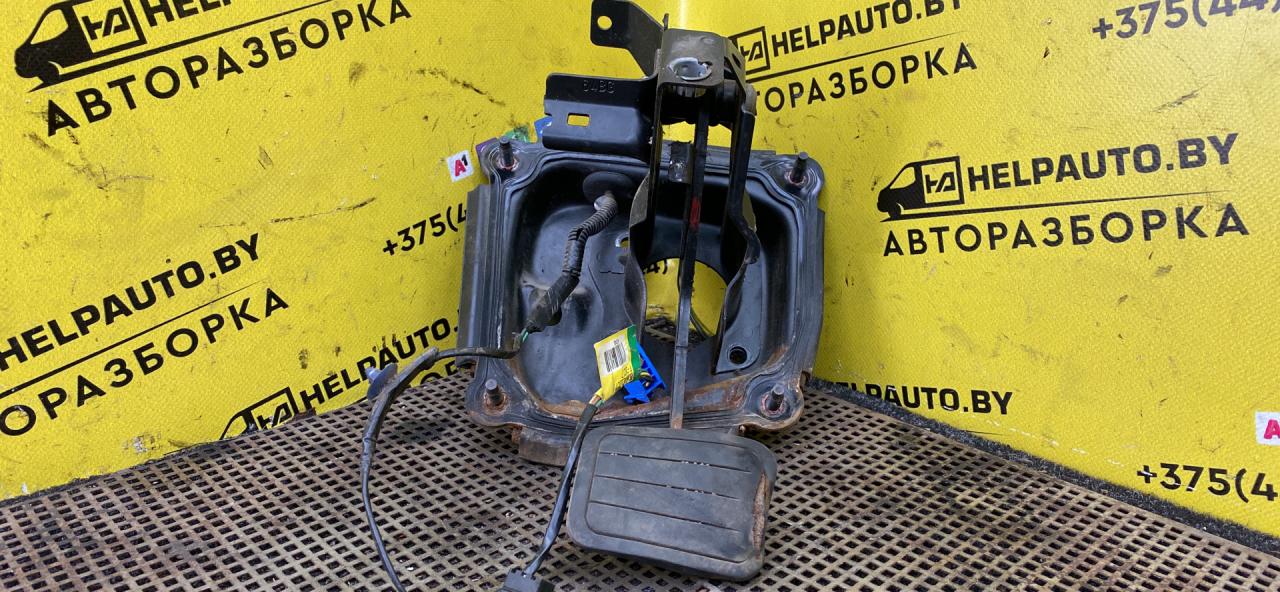педаль тормоза Renault Scenic 1 поколение 1998, 2.0 л., i, бензин, АКПП, минивэн, передний привод, F3R, J, 728, G, 791 - фото №1
