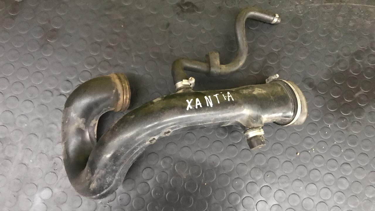 патрубок интеркулера Citroen Xantia 1 поколение (1992 - 1998), 1.8 л., бензин, МКПП, универсал, передний привод - фото №1