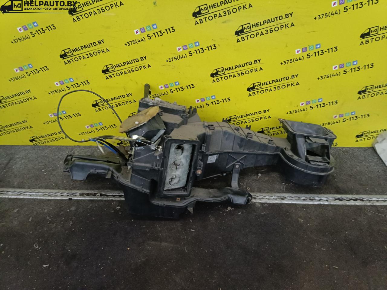 корпус отопителя (печки) Volkswagen Passat B3 1991, 1.8 л., бензин, МКПП, универсал, передний привод - фото №1