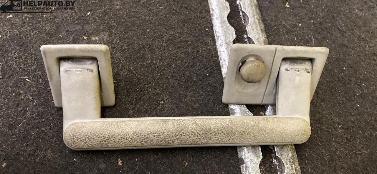 ручка внутренняя потолочная Audi 80 8A/B3 1989, 2.0 л., i, 3A, бензин, МКПП, седан, передний привод, 3A - фото №1