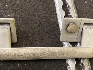 ручка внутренняя потолочная Audi 80 8A/B3 1989, 2.0 л., i, 3A, бензин, МКПП, седан, передний привод, 3A