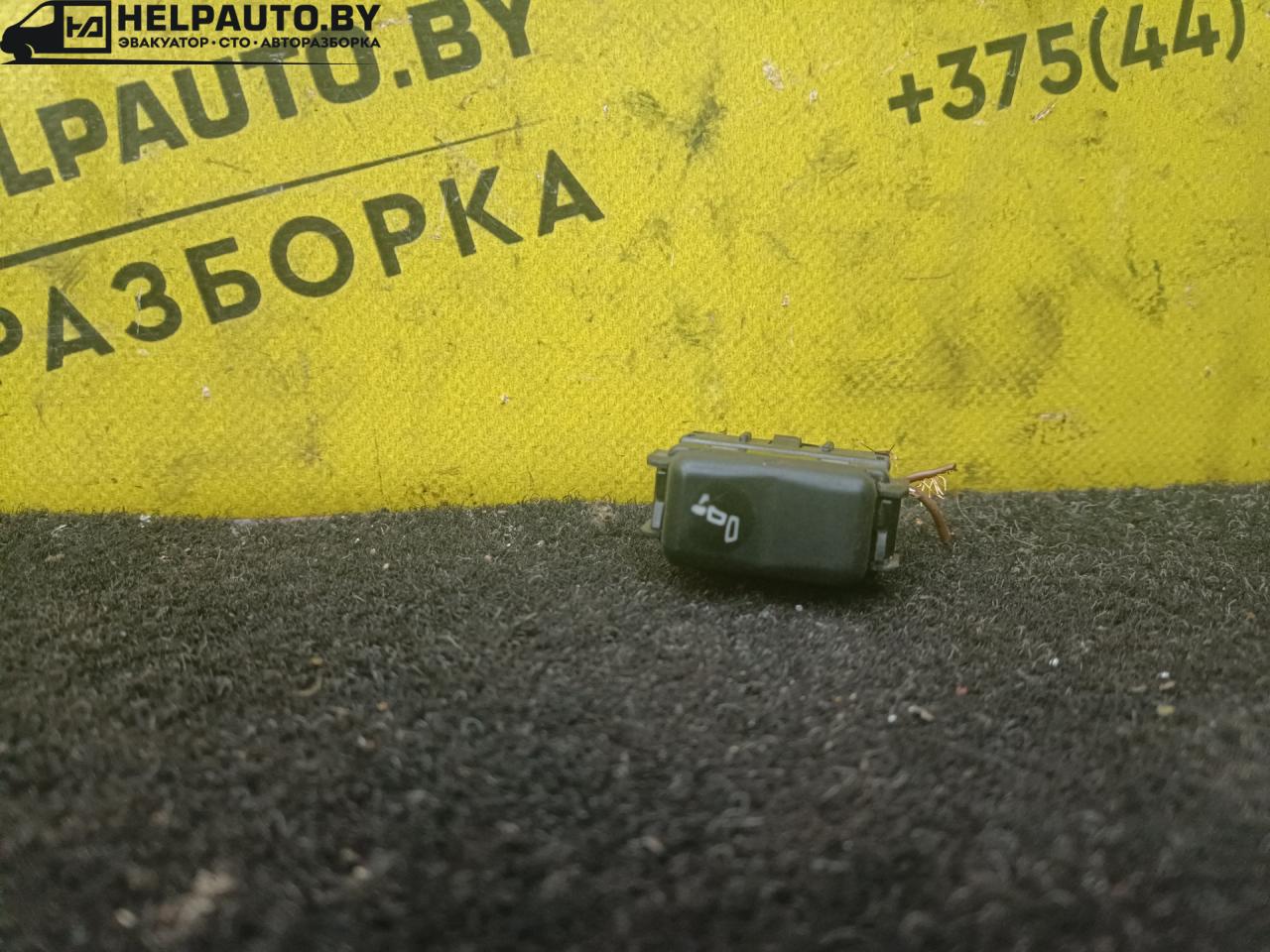 кнопка (выключатель) Mercedes-Benz E-Класс 1 поколение 1987, 2.0 л., D, дизель, МКПП, седан, задний привод - фото №1