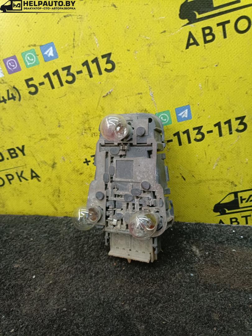 панель заднего правого фонаря Audi 100 С3 1986, 1.8 л., бензин, МКПП, седан, передний привод - фото №1