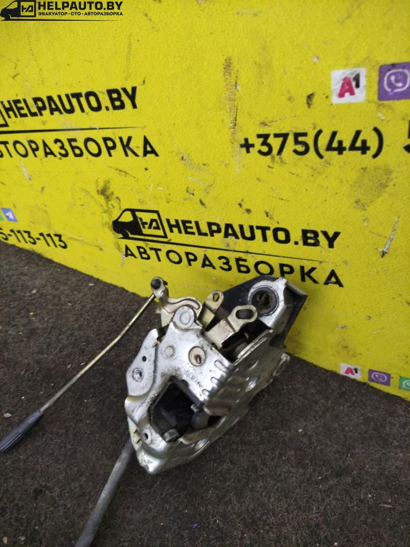 замок двери передней правой Mercedes-Benz E-Класс 1 поколение 1989, 2.0 л., бензин, МКПП, седан, задний привод - фото №1
