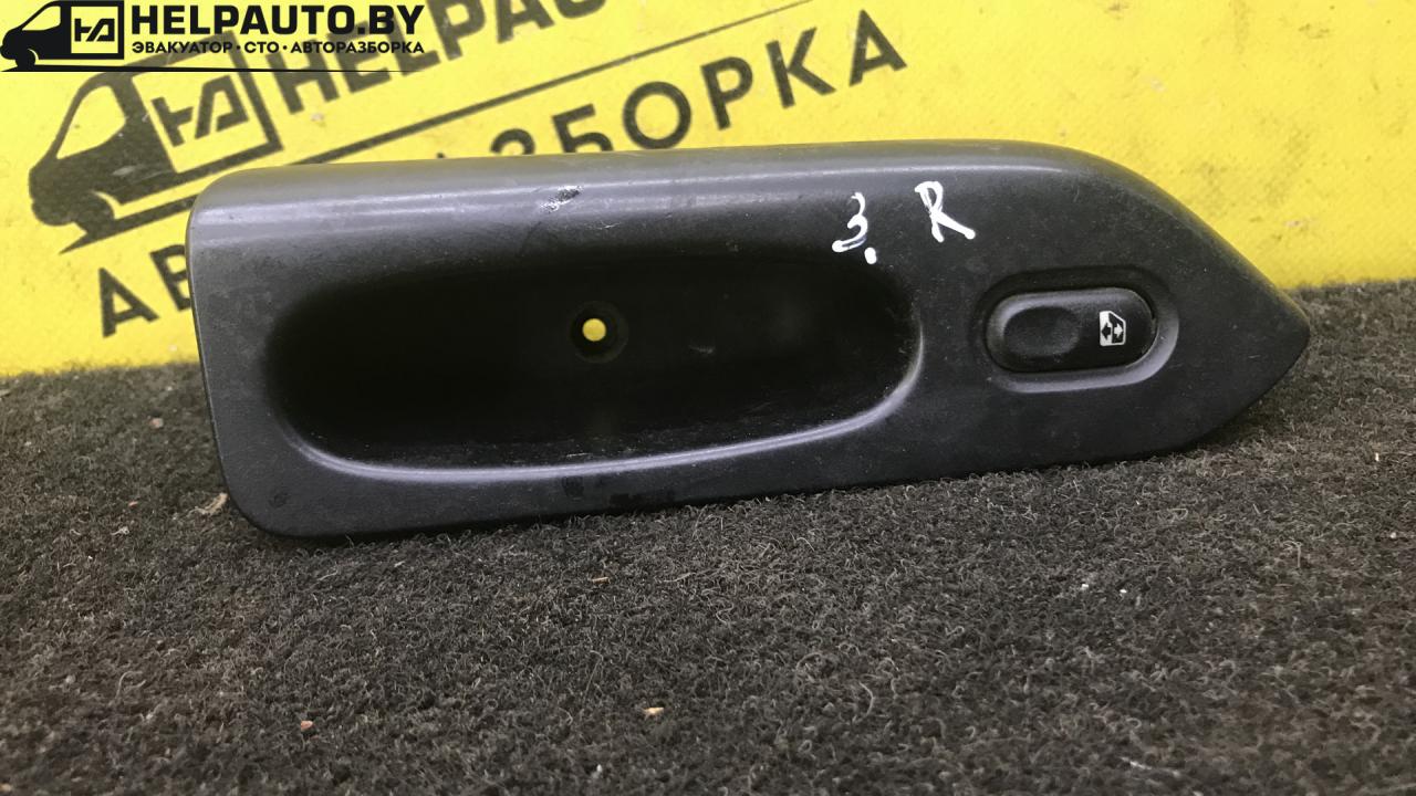 кнопка стеклоподъемника заднего правого Renault Laguna 1 поколение 1995, дизель, МКПП, универсал, передний привод - фото №1