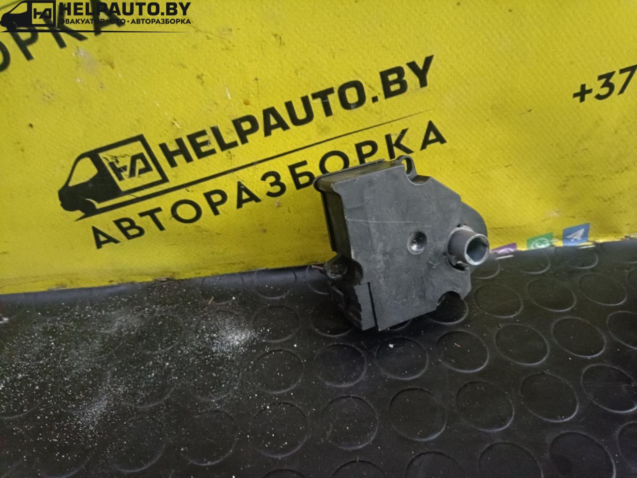 моторчик заслонки печки Opel Sintra 1 поколение 1998, 2.2 л., X 22 XE, бензин, МКПП, минивэн, передний привод - фото №1
