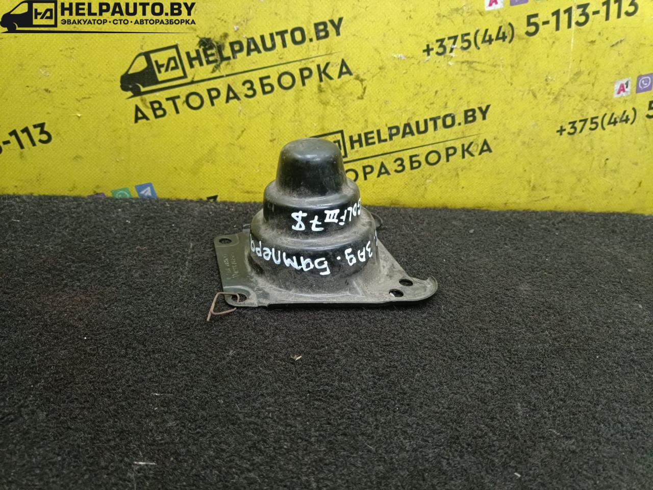 кронштейн заднего бампера Volkswagen Golf 3 поколение 1995, бензин, МКПП, хетчбэк 5 дв., передний привод - фото №1