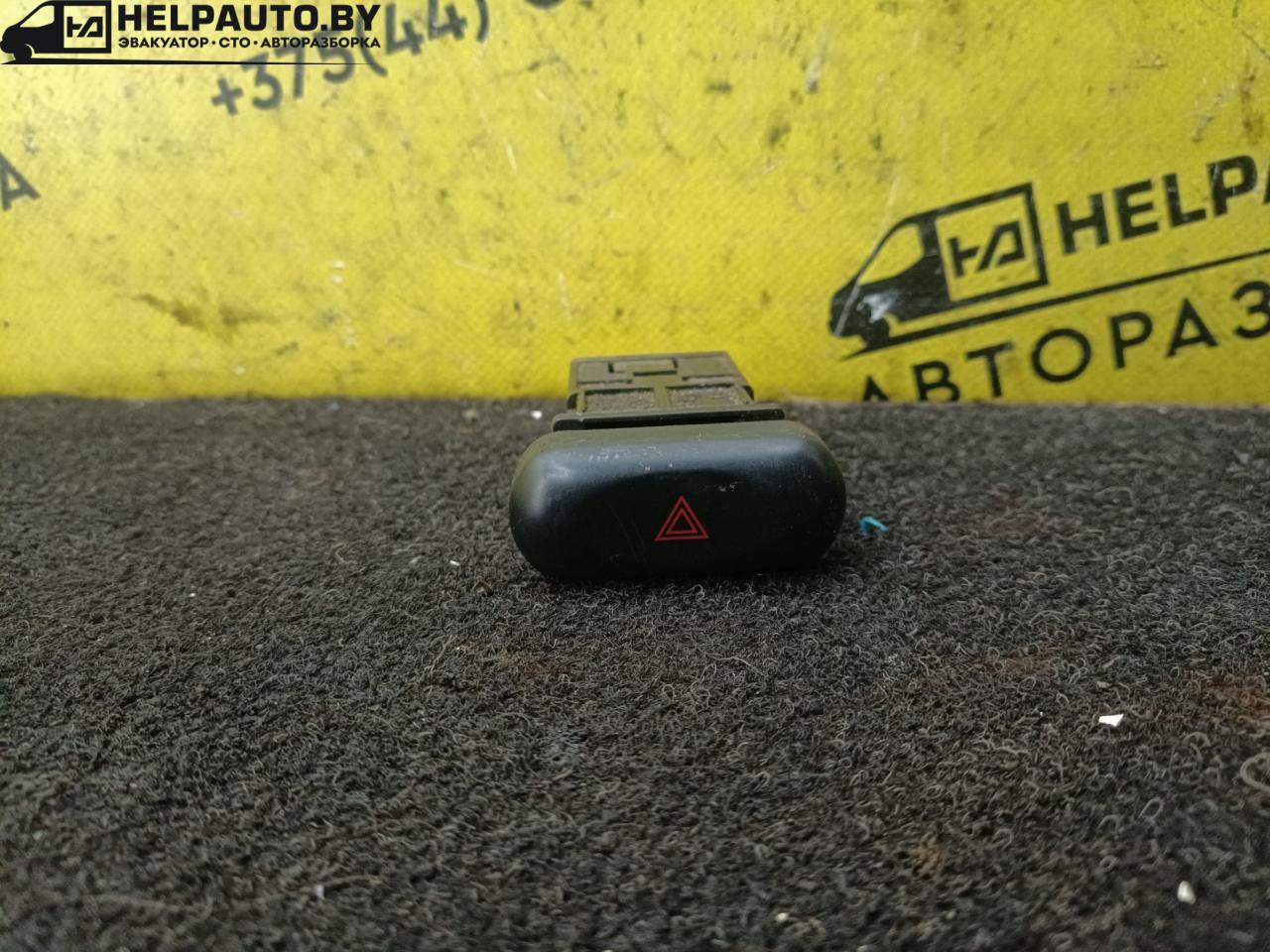 кнопка аварийной сигнализации Suzuki Baleno 1 поколение 1995, 1.3 л., i, бензин, МКПП, седан, передний привод, G13BB - фото №1