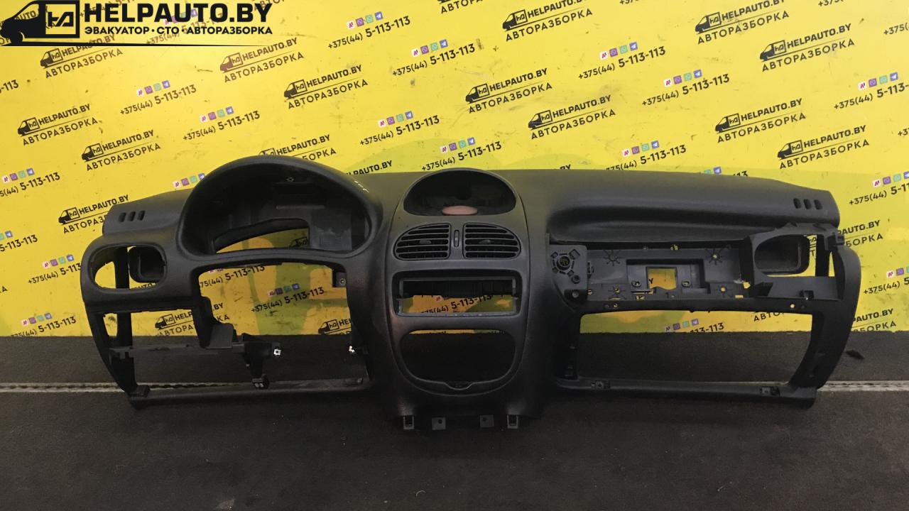 панель передняя салона (торпедо) Peugeot 206 1 поколение 2000, 1.6 л., i, бензин, 5МКПП, хетчбэк 5 дв., NFZ - фото №1