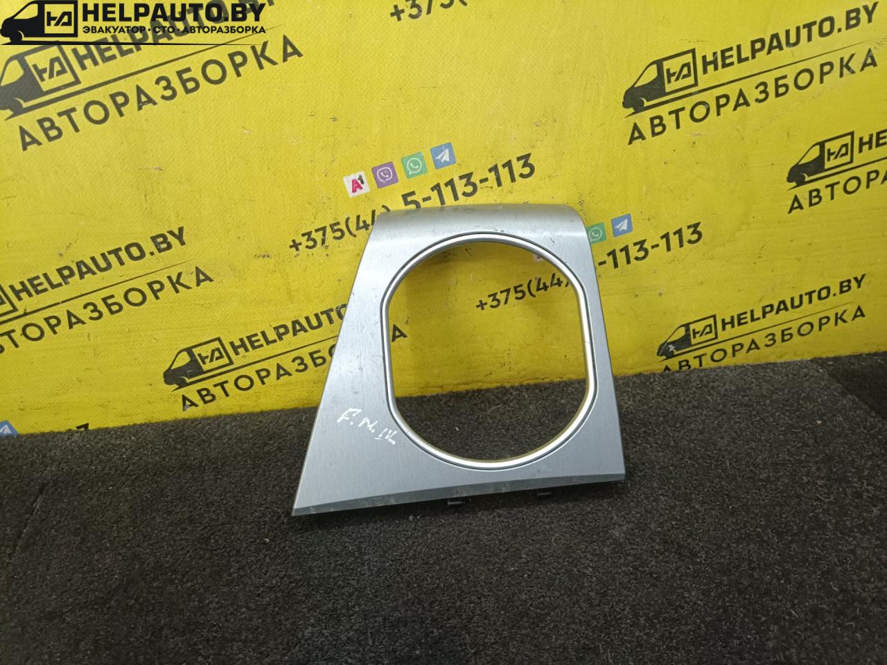 Декоративная накладка центральной консоли Ford Mondeo 3 поколение 2001, 1.8 л., i, CHBA, бензин, МКПП, серебристый, седан, передний привод - фото №1