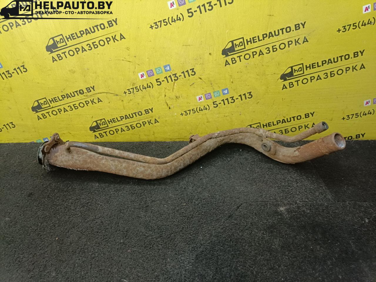 горловина топливного бака Rover 400 Series 2 поколение 1997, 1.6 л., бензин, МКПП, зеленый, хетчбэк 5 дв. - фото №1