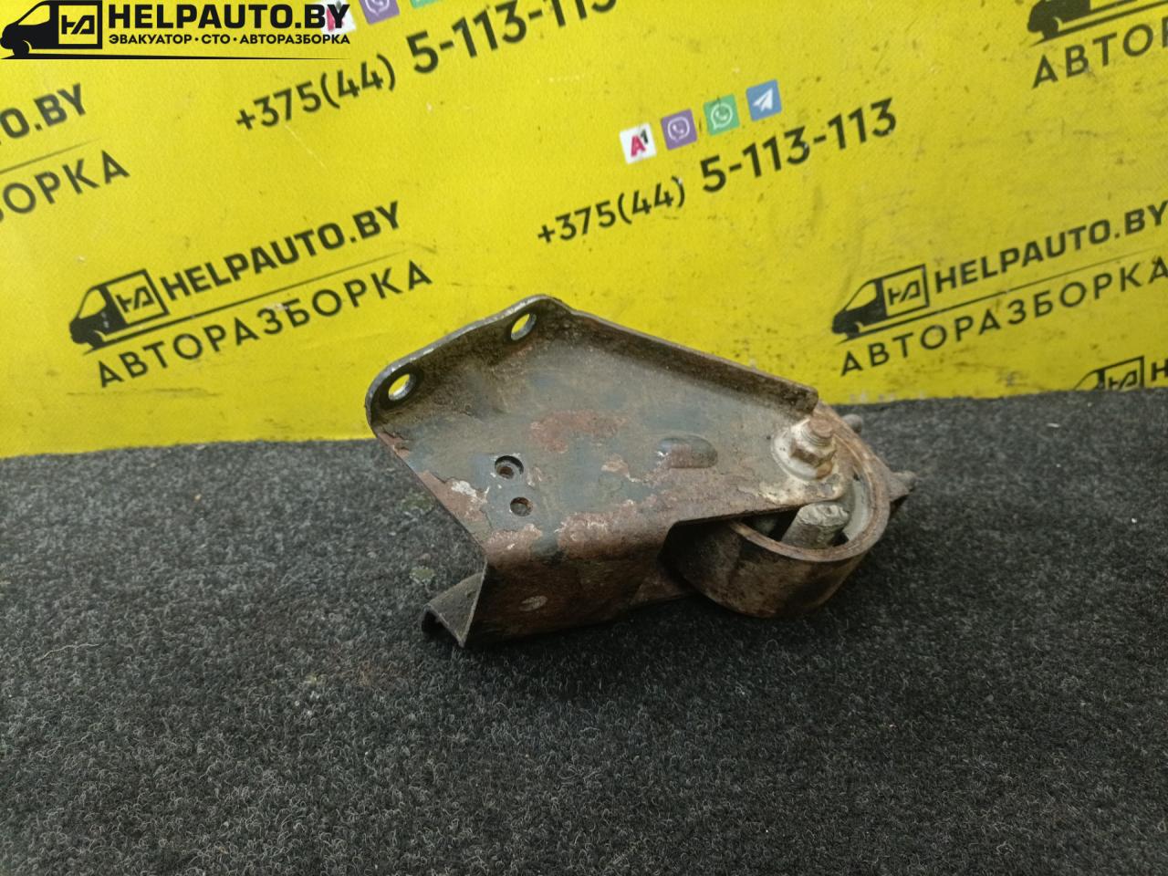 кронштейн двигателя Kia Sephia 1 поколение 1993, 1.5 л., бензин, МКПП, белый, седан - фото №1