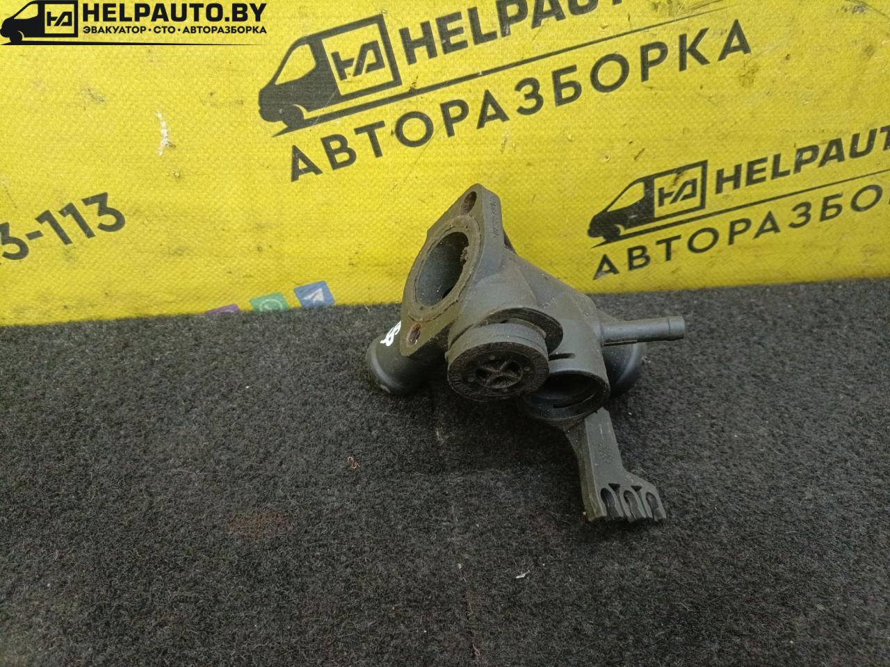 корпус термостата Volkswagen Passat B3 1992, 1.8 л., бензин, МКПП, седан, передний привод - фото №1