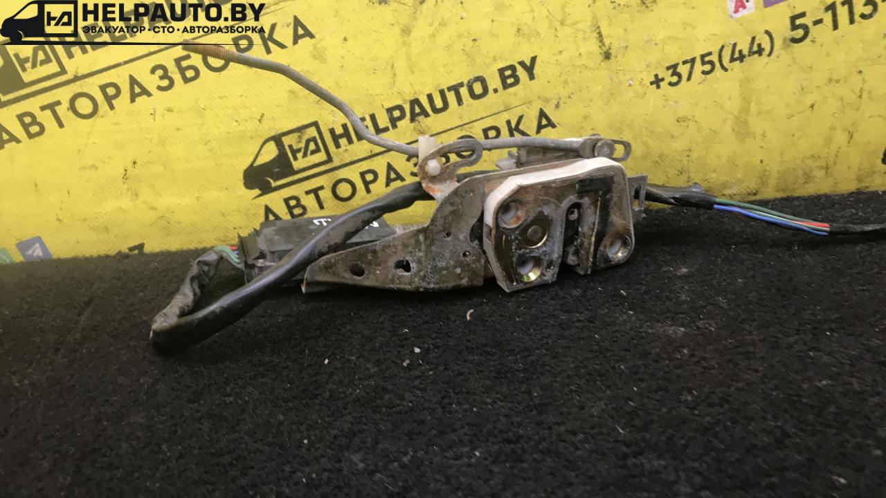 замок двери передней левой Mazda 323F BA 1996, 1.8 л., BP, бензин, МКПП, серебристый, хетчбэк 5 дв. - фото №1