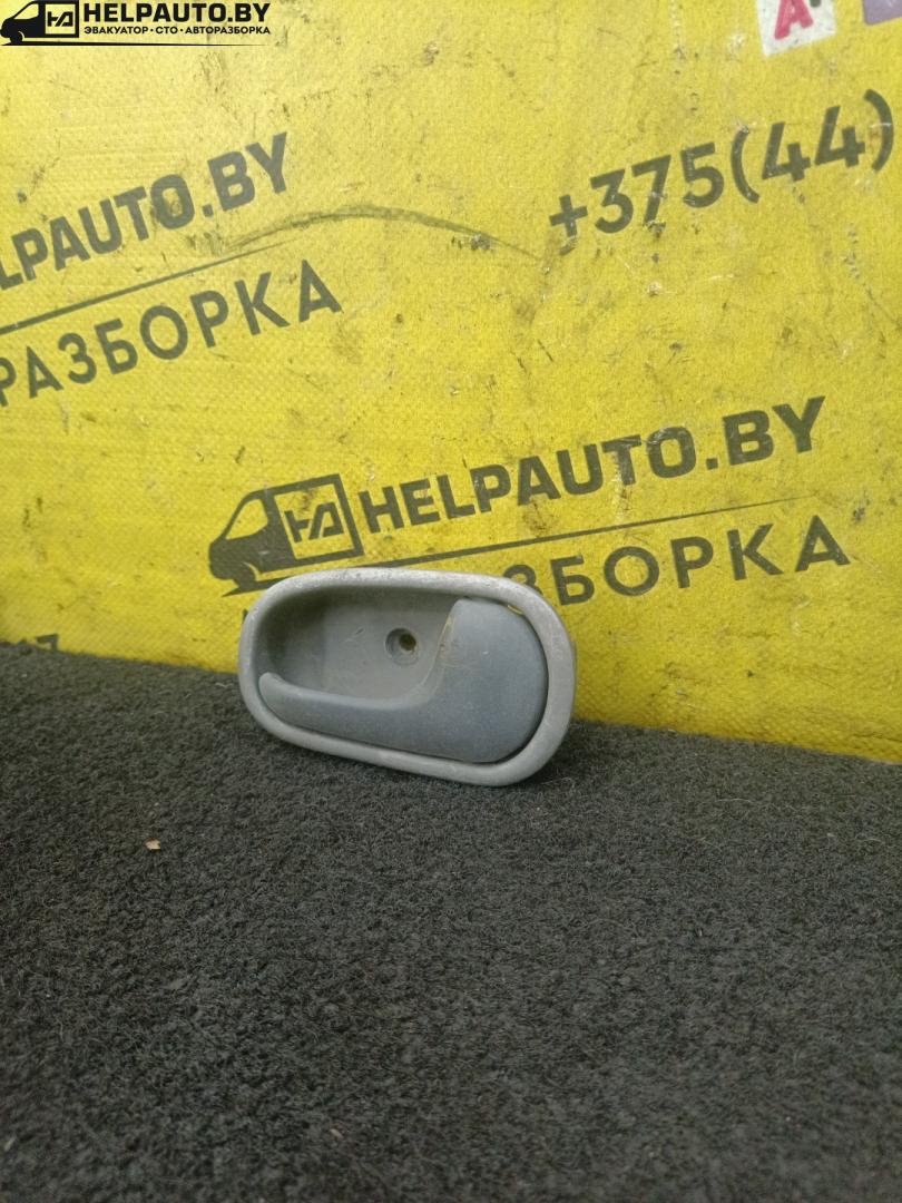 ручка внутренняя передняя правая Mazda 121 2 поколение 1995, 1.3 л., бензин, МКПП, синий, седан - фото №1
