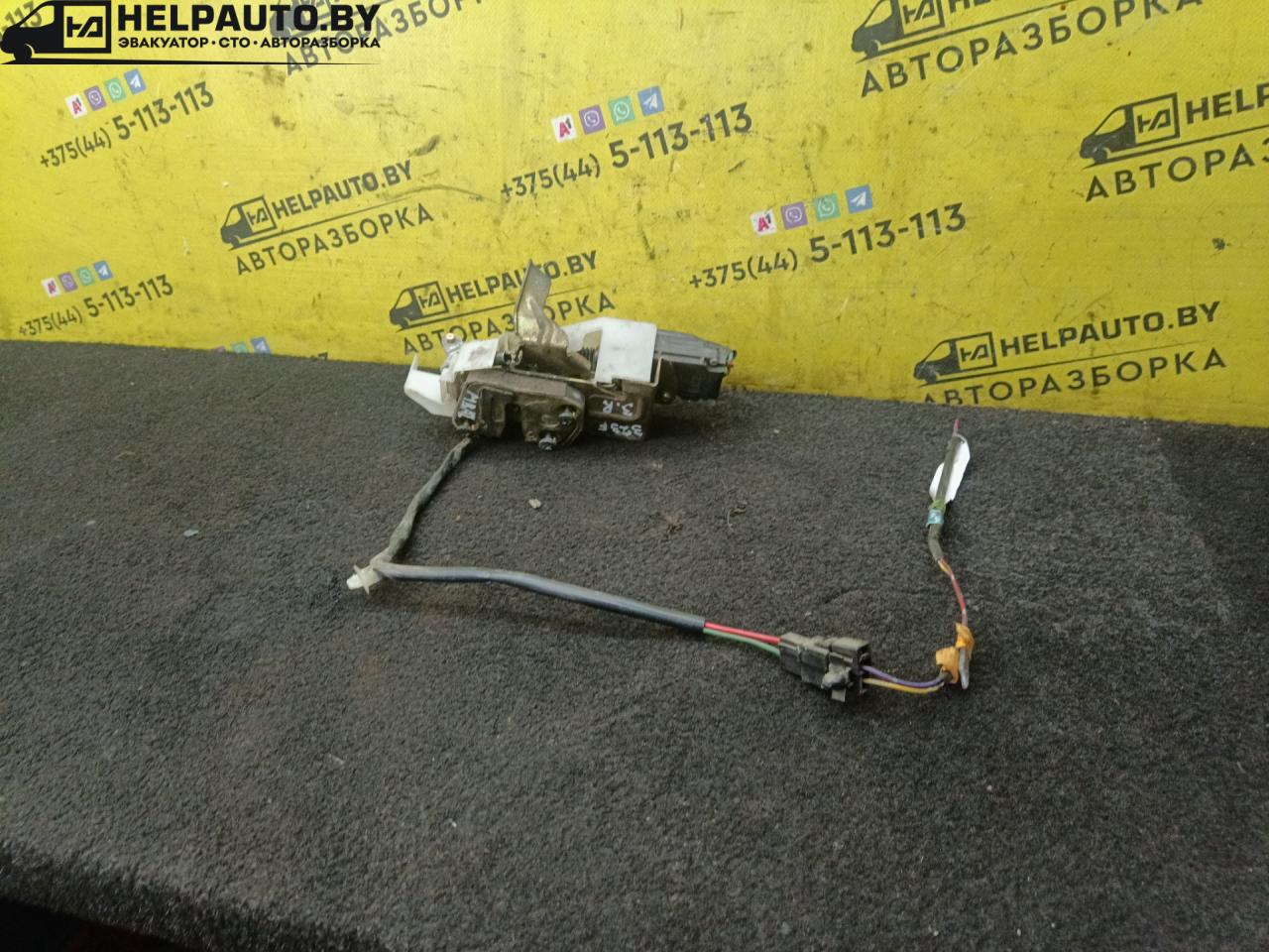 замок двери задней правой Mazda 323 5 поколение 1997, 1.5 л., бензин, МКПП, зелый, хетчбэк 5 дв., передний привод - фото №1