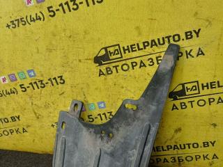 брызговик Ford Focus 1 поколение [рестайлинг] 2003, 1.6 л., бензин, МКПП, серебристый, седан