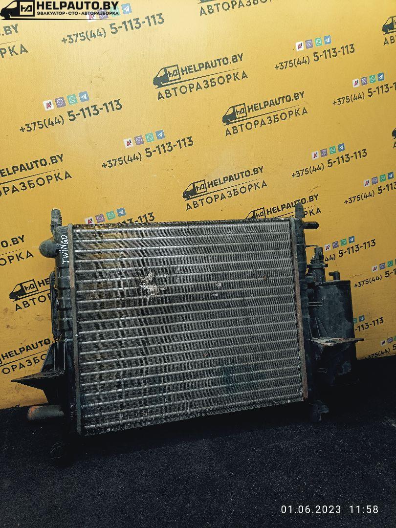 радиатор (основной) Renault Twingo 1 поколение 1998, 1.2 л., бензин, МКПП, зелёный металлик, хетчбэк 3 дв. - фото №1