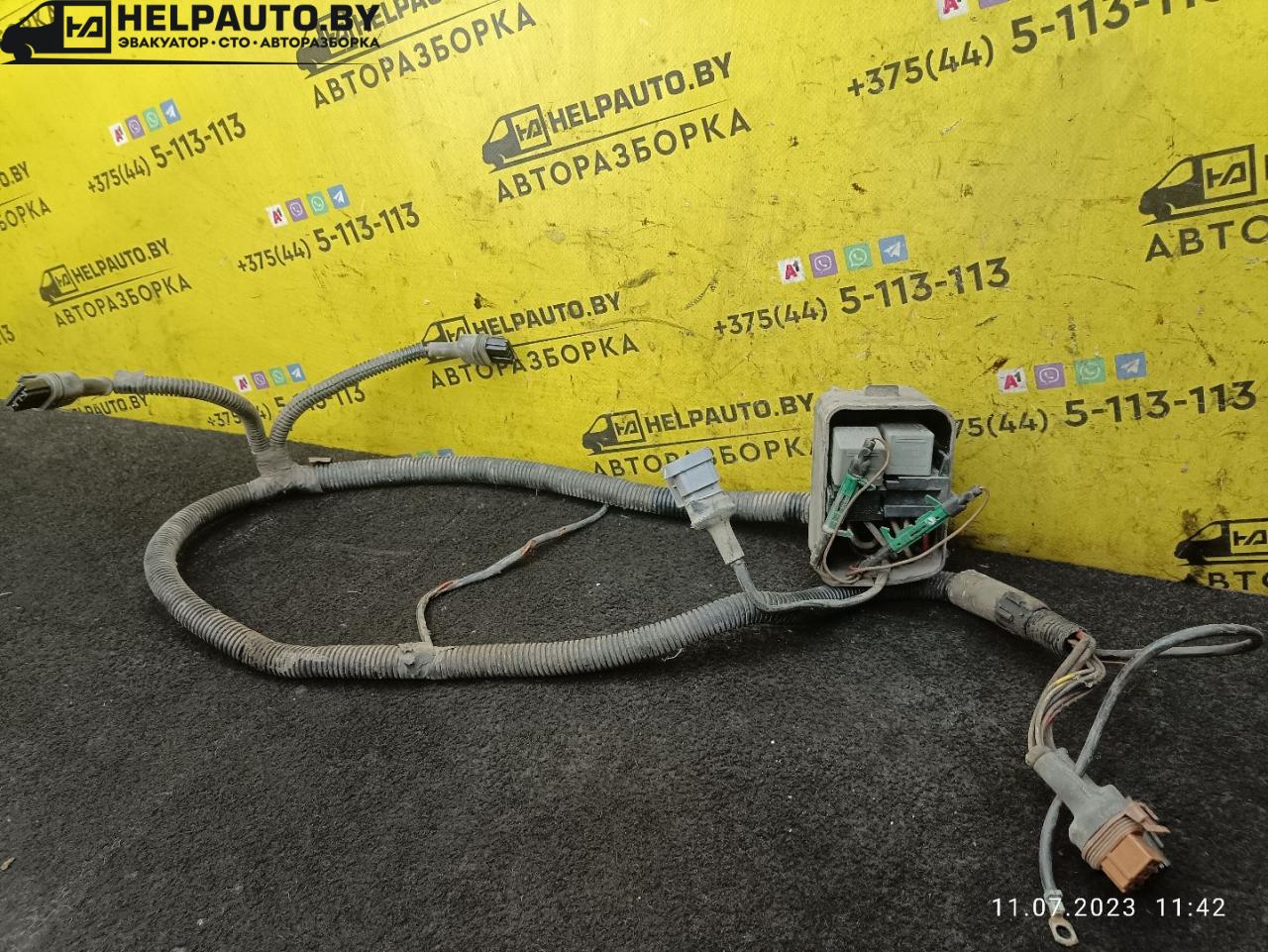 проводка Renault Safrane 1 поколение 1994, 2.0 л., N7Q 711, бензин, МКПП, синий, хетчбэк 5 дв. - фото №1