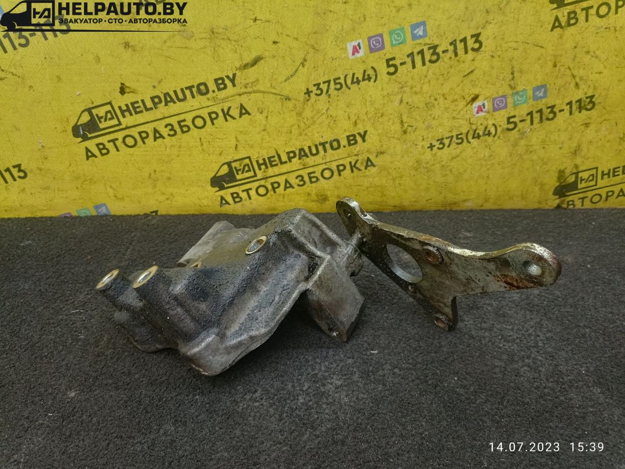 кронштейн двигателя Fiat Punto 1 поколение 1997, 1.2 л., бензин, МКПП, белый, хетчбэк 5 дв. - фото №1