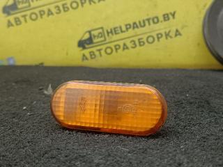 повторитель передний прав. Volkswagen Passat B4 1996
