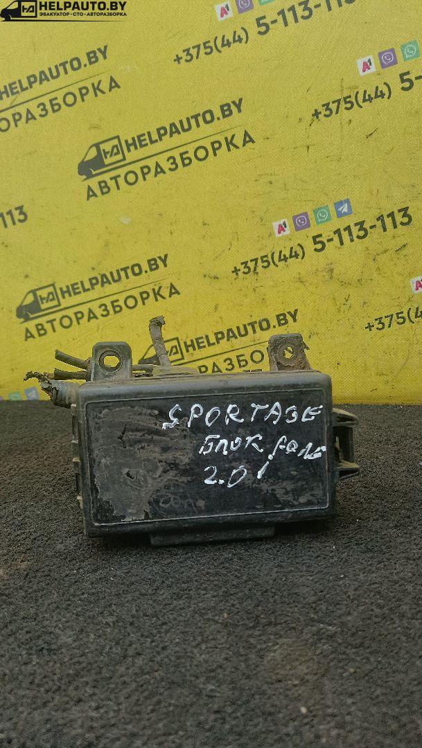 блок реле Kia Sportage 1 поколение 2001, 2.0 л., FE (16V), бензин, 5МКПП, зеленый, внедорожник 5 дв. - фото №1