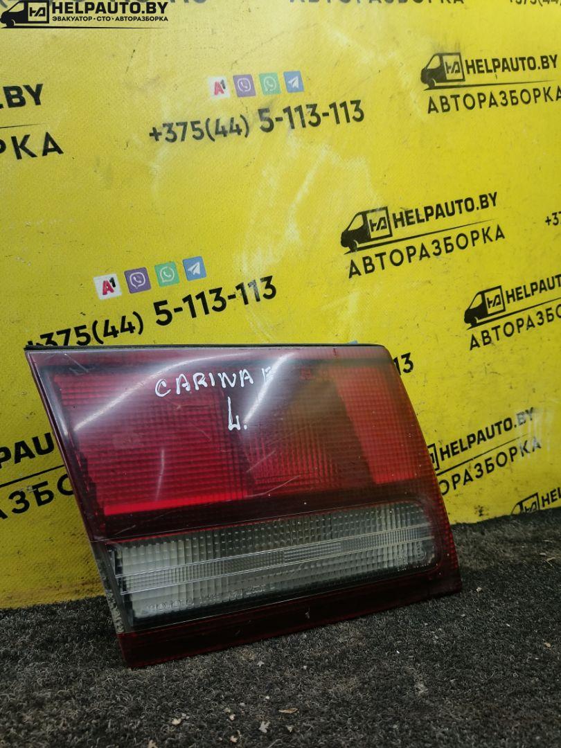 фонарь крышки багажника левый Toyota Carina E 1 поколение T190 1995, 2.0 л., 2C, дизель, МКПП, бордовый, хетчбэк 5 дв., передний привод - фото №1