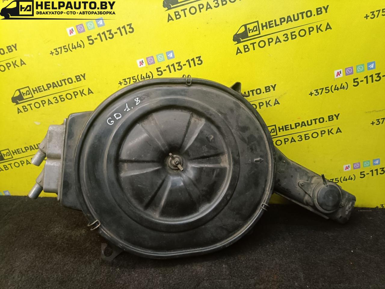 корпус воздушного фильтра Mazda 626 3 поколение 1990, 2.0 л., F8 (12V), бензин, 5МКПП, серебристый, седан, передний привод - фото №1