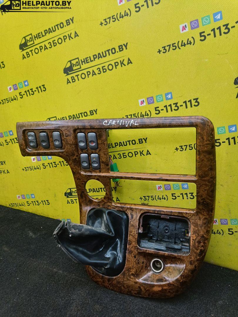 консоль салона Kia Carnival UP/GQ 2000, 2.9 л., дизель, 5МКПП, черный, минивэн, передний привод - фото №1