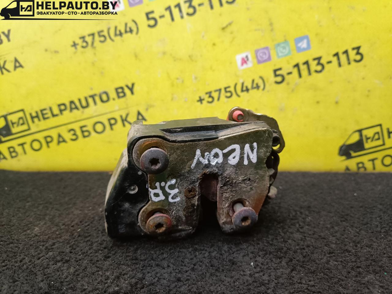 замок двери задней правой Dodge Neon 2 поколение 2003, 2.0 л., ECC, бензин, АКПП, красный, седан - фото №1