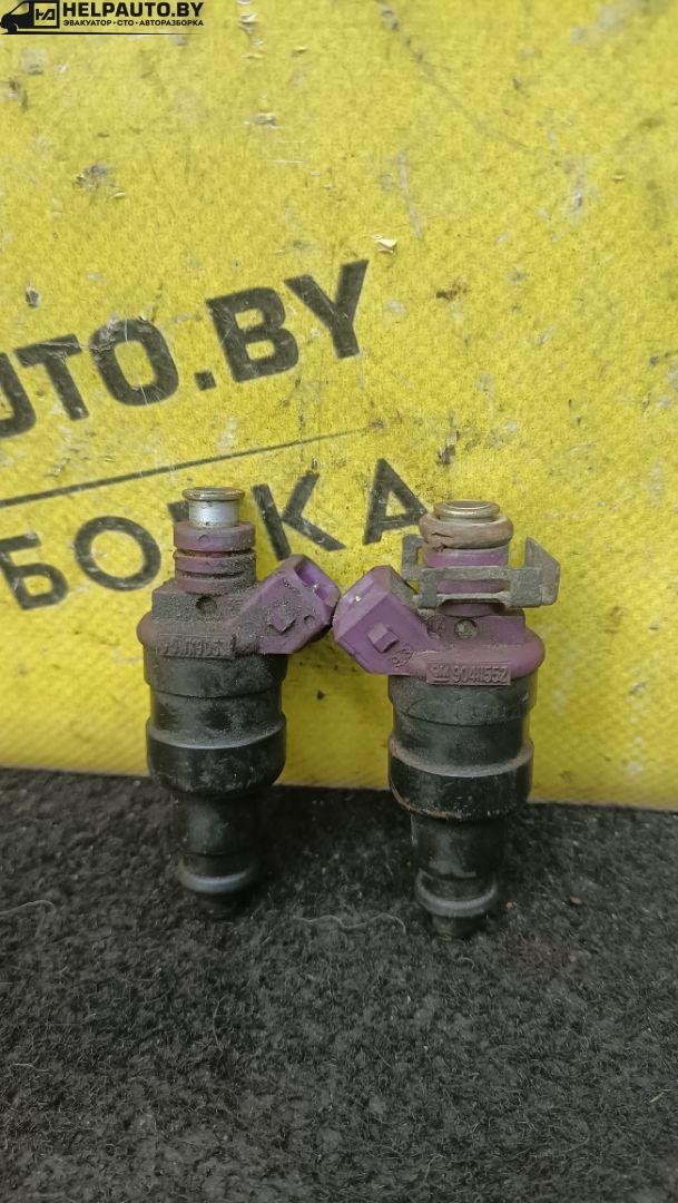 форсунка Opel Omega B 1998, 2.0 л., бензин, 90411552 - фото №1