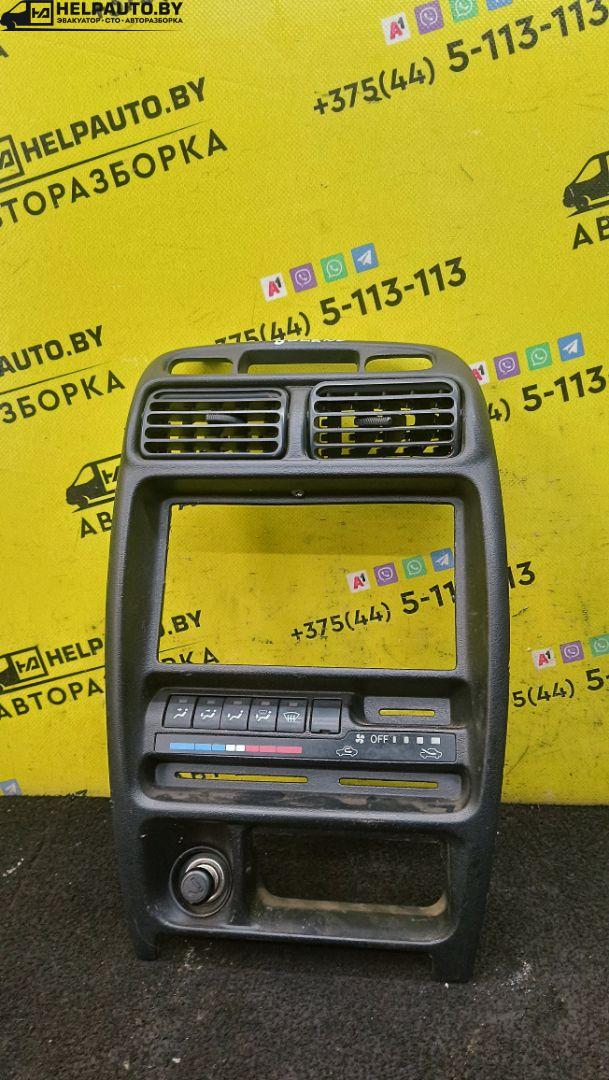 рамка под магнитолу Suzuki Baleno 1 поколение (1995 - 2002), 1.6 л., G16B, бензин, МКПП, серебристый, универсал, передний привод - фото №1