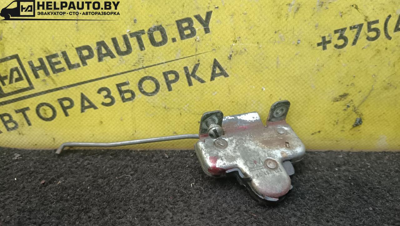 замок багажника Opel Vectra B 1997, 1.6 л., X 16 XEL, бензин, МКПП, красный, седан, передний привод - фото №1