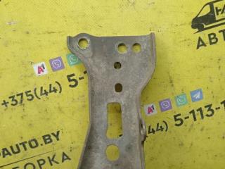 кронштейн (крепление) Mazda 323 5 поколение 1994, 1.8 л., BP (DOHC), бензин, МКПП, красный, хетчбэк 5 дв., передний привод