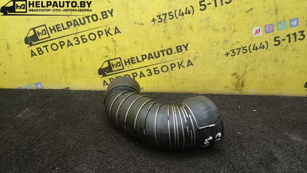 патрубок воздушного фильтра Mercedes-Benz CLK-Класс W208/A208 1997, 2.3 л., M 111.975, бензин, АКПП, серебристый, купе, задний привод - фото №1