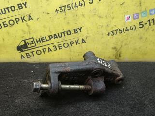 кронштейн (крепление) Mazda 323 5 поколение 1994, 1.8 л., BP (DOHC), бензин, МКПП, красный, хетчбэк 5 дв., передний привод