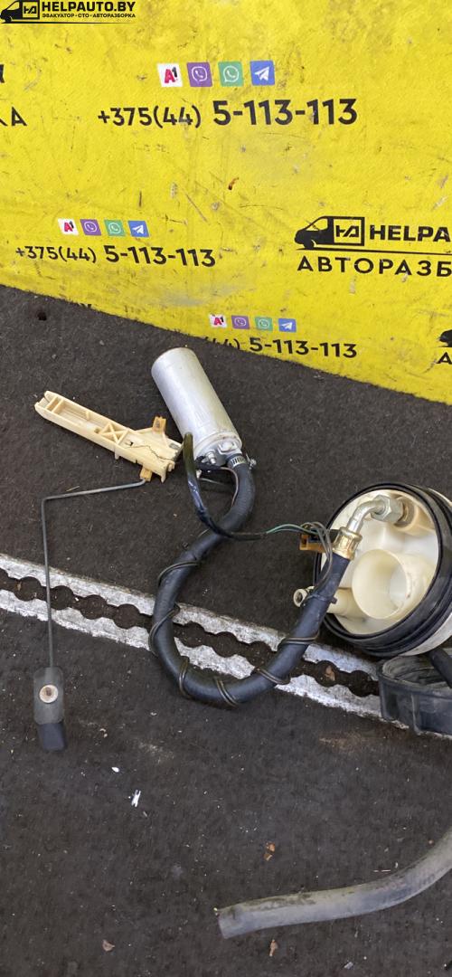 колба в бак Audi 80 8C/B4 1994, 2.0 л., бензин, МКПП, седан - фото №1