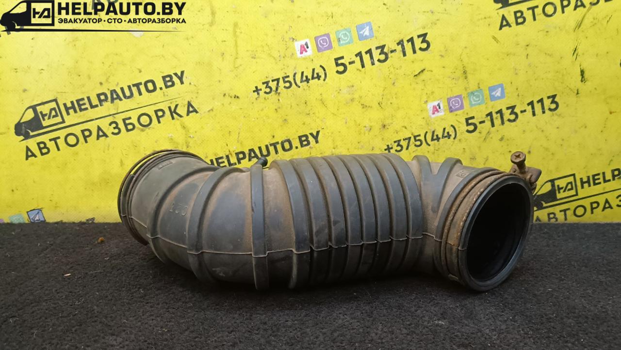 патрубок воздушного фильтра Proton Persona 1 поколение 1998, 1.5 л., бензин, МКПП, зеленый, седан, передний привод - фото №1