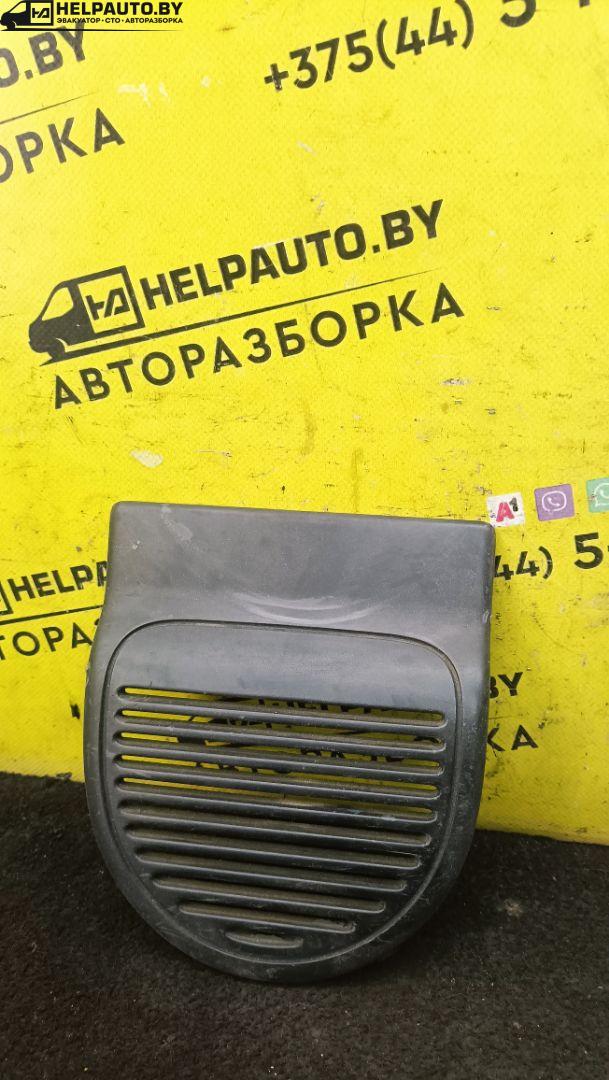 Накладка (сетка) динамика Renault Clio 2 поколение 1998, 1.2 л., бензин, золотистый, хетчбэк 3 дв., передний привод - фото №1