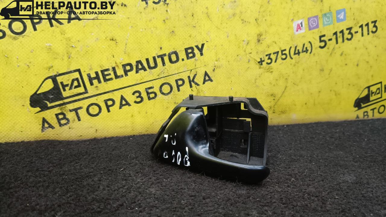 ручка внутренняя передняя левая Volkswagen Polo 3 поколение 1999, 1.4 л., бензин, МКПП, черный, хетчбэк 3 дв., передний привод - фото №1
