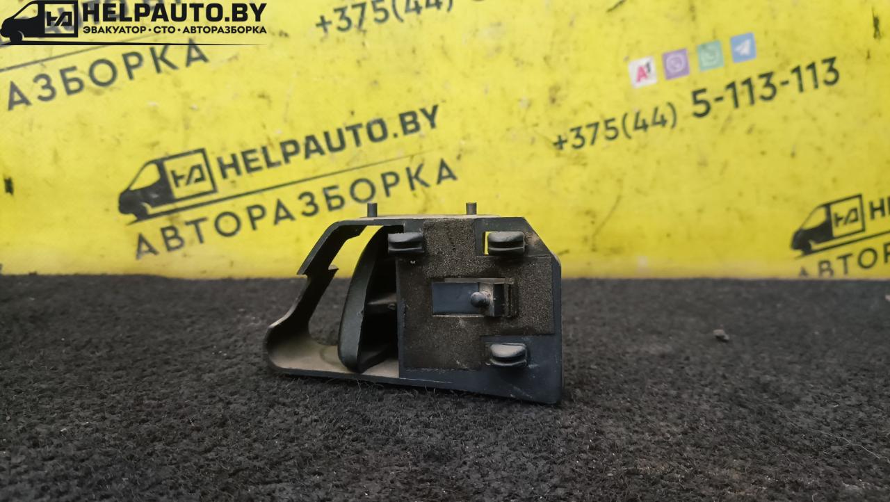 ручка внутренняя передняя правая Volkswagen Polo 3 поколение 1999, 1.4 л., бензин, МКПП, черный, хетчбэк 3 дв., передний привод - фото №1