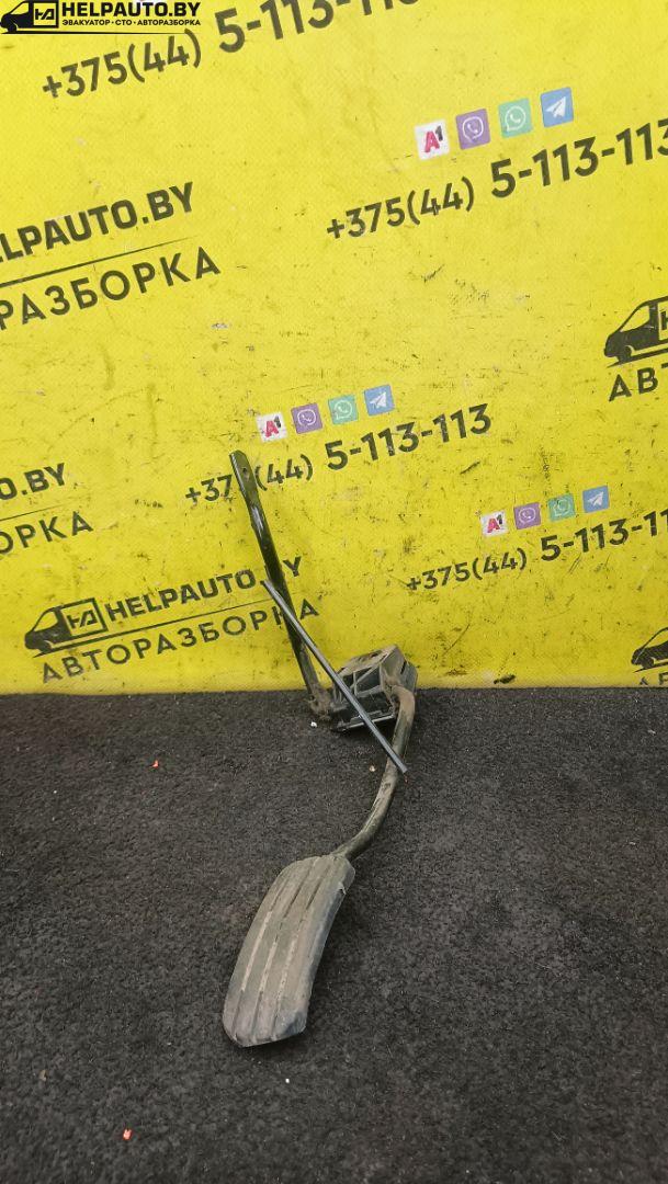 педаль Renault Clio 2 поколение 1998, 1.2 л., бензин, золотистый, хетчбэк 3 дв., передний привод - фото №1