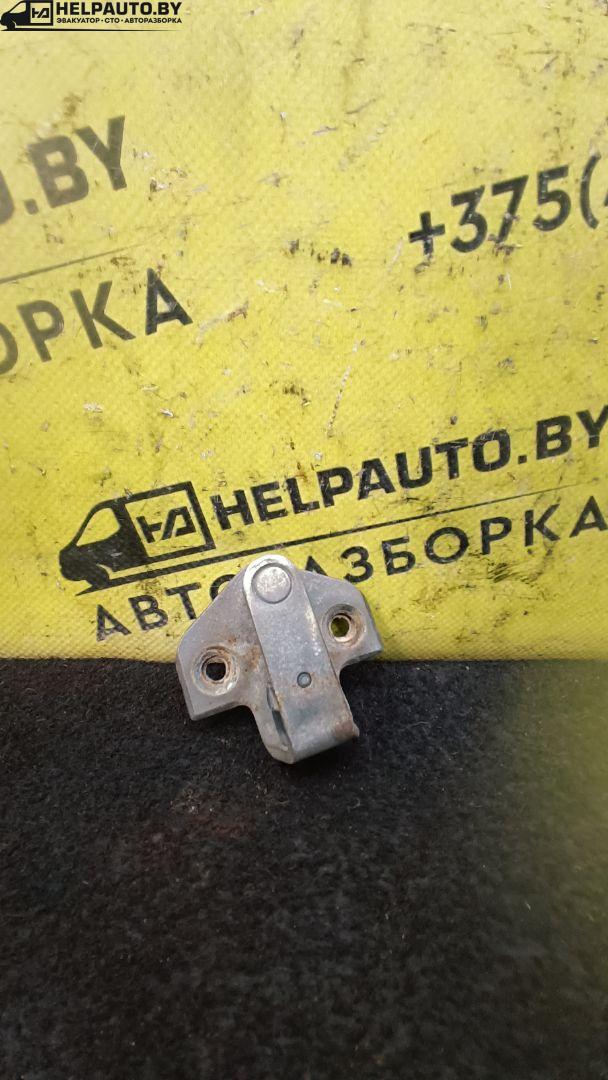 ответная часть (скоба) замка двери Ford Focus 1 поколение 2001, 1.8 л., дизель, МКПП, синий, универсал, передний привод - фото №1