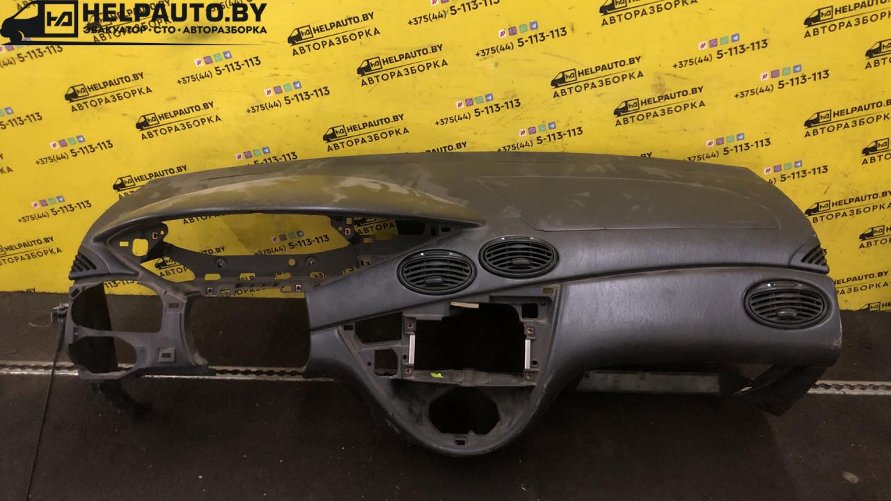 панель передняя салона (торпедо) Ford Focus 1 поколение 2001, 1.8 л., дизель, МКПП, синий, универсал, передний привод - фото №1