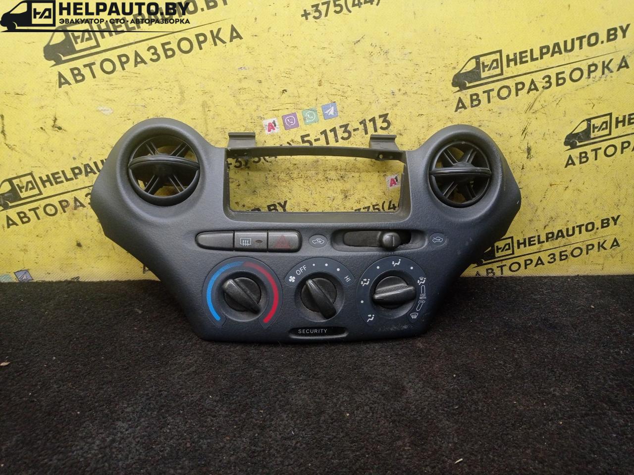 блок управления печки / климат-контроля Toyota Yaris P1 2001, 1.0 л., 1SZ-FE, бензин, МКПП, серебро, хетчбэк 5 дв., передний привод - фото №1