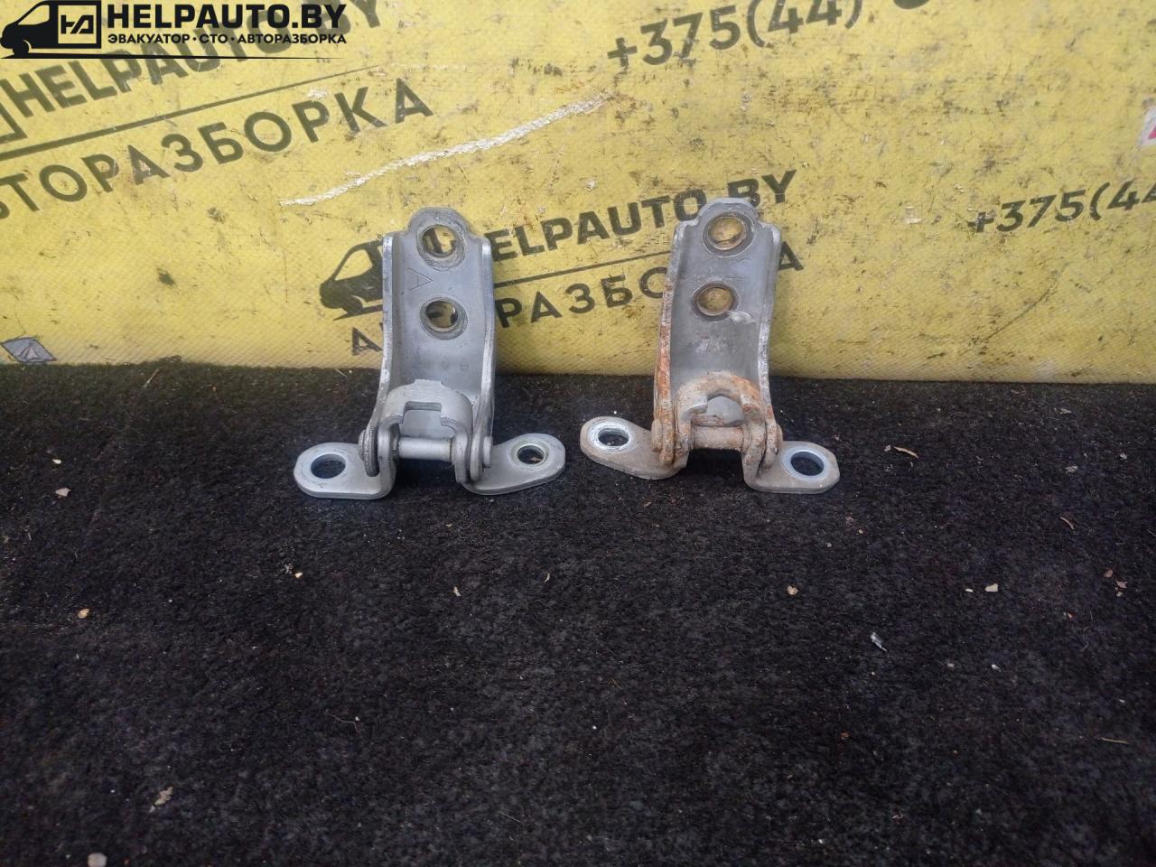 петля двери Honda Jazz 1 поколение 2002, 1.3 л., L13B, бензин, МКПП, голубой, хетчбэк 5 дв., передний привод - фото №1