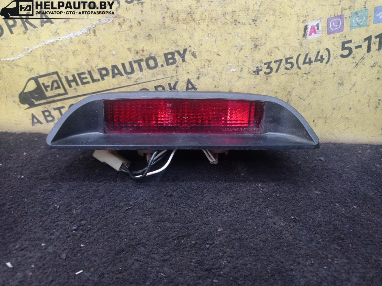 дополнительный стоп-сигнал Ford Focus USA 1 поколение 2000, 2.0 л., бензин, АКПП, универсал, передний привод - фото №1